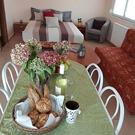 Yellow Apartmanhaz Buk Luaran gambar